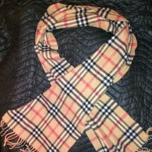 ✨HP✨ Burberry Nova check scarf.